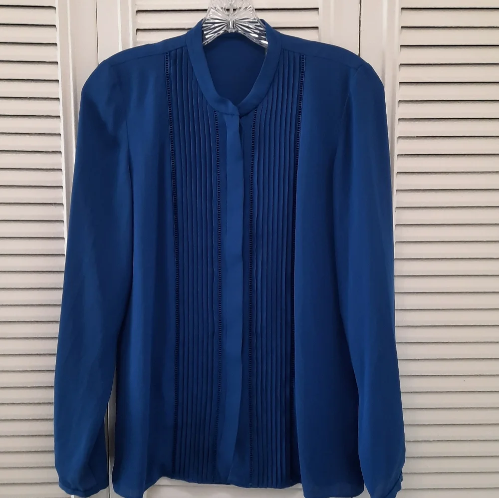 Bright blue T Tahari blouse, size Extra Small. - Picture 1 of 4